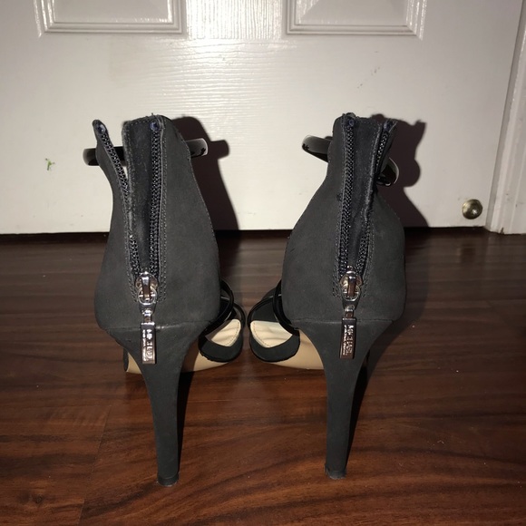 Simple Black Heels - Picture 3 of 3